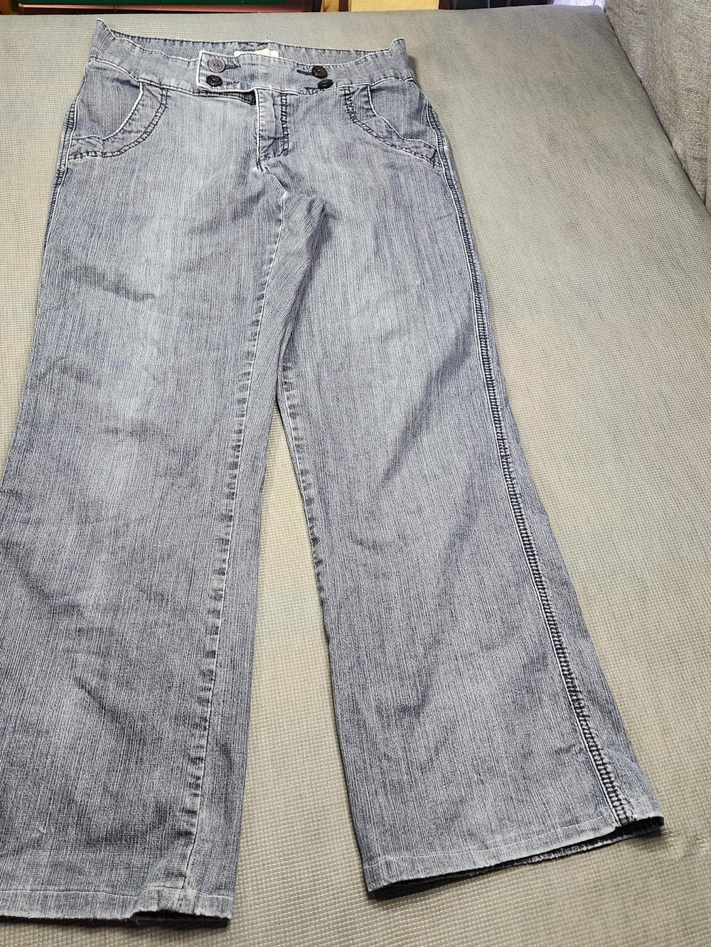 Women’s Wide-Leg Jeans - Light Gray Wash 10 Medium